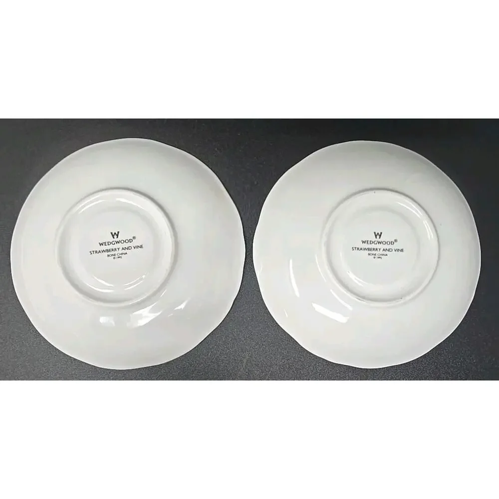 Wedgwood Strawberry & Vine 2 Cups and Saucers Bone China‎ U263
